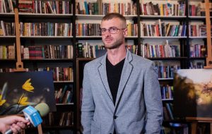 Фотохудожник Ігор Лавров презентував новий альбом на виставці у Запоріжжі (ФОТОРЕПОРТАЖ)