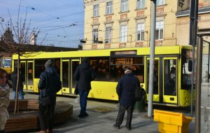 С сегодняшнего дня в Украине запрещено включать музыку в общественном транспорте