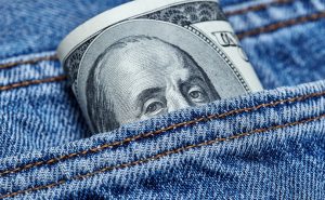 Нацбанк пропонує населенню купівлю долара по 36,57 грн: названо умови