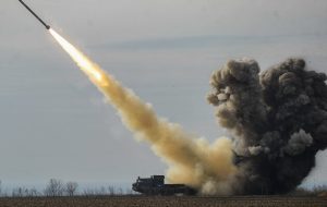 З’явилися нові подробиці та ФОТО наслідків обстрілу РФ околиць і передмістя Запоріжжя
