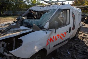 Що розповідають місцеві про обстріл автостоянки у Запоріжжі (ВІДЕО)