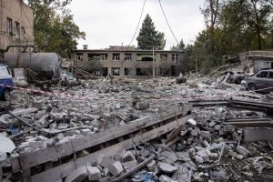 Росіяни обстріляли ракетами житловий квартал Запоріжжя (ФОТОРЕПОРТАЖ)