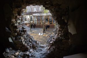 У Запоріжжі ракета влучила в житловий будинок: як він виглядає зсередини (ФОТОРЕПОРТАЖ)