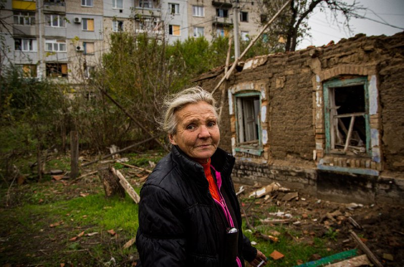 Вижити у пеклі: фоторепортаж про людей, які залишаються в Оріхові