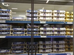 У Запоріжжі в супермаркеті встановили обмеження на продаж яєць: які ціни (ФОТОРЕПОРТАЖ)