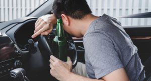 У Запоріжжі водій пошкодив два авто і втік: його знайшли нетверезим (ФОТО)
