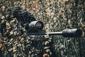Український снайпер наблизився до світового рекорду під час бойового завдання: момент пострілу (ВІДЕО)