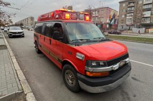 Волонтери передали запорізькому госпіталю реанімобіль зі США
