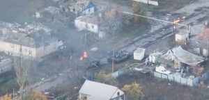 Росіяни визнали шалені втрати під Павлівкою: опубліковані відео знищення бронегруп