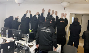 У Запоріжжі розкрито схему шахрайства масштабного call-центру зі «штатом» у понад 70 робітників (ФОТО)