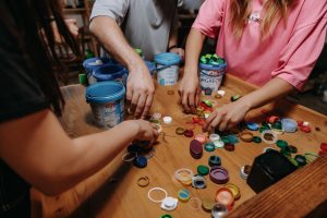 Як у Запоріжжі дарують друге життя пластику: інтерв’ю зі співзасновником майстерні PlasticOn