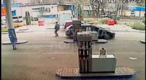 У Запоріжжі водій напідпитку скоїв ДТП на АЗС й отримав 5 адмінпротоколів (ВІДЕО)