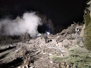 Президент прокоментував обстріл пологового відділення на Запоріжжі: “під завалами, ймовірно, є ще люди” (ФОТО, ВІДЕО)
