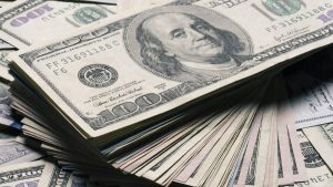 Прогноз покращився: що буде з курсом долара у цьому та наступному році
