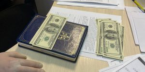 На хабарі затримали прокурора Запорізької окружної прокуратури (ФОТО)