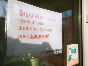 В Запорожье гуманитарный центр помощи закрыл запись на получение продуктовых наборов (ФОТО)