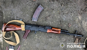 На Запоріжжі чоловік зібрав на лінії фронту цілий арсенал зброї (ФОТО)