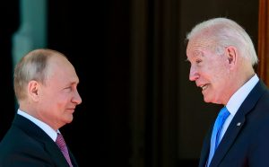 “Я готовий поговорити з Путіним”: Байден назвав умову переговорів