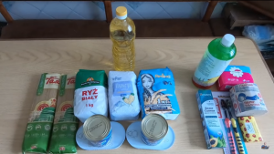 “Название своего предприятия я не буду называть”: житель Запорожья показал полученную на работе “гуманитарку” (ВИДЕО)