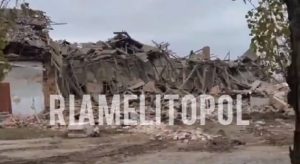 Зруйновану казарму окупантів на Запоріжжі показали на ВІДЕО