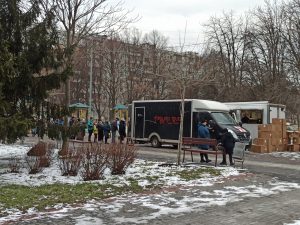 В одному з парків Запоріжжя прямо зараз роздають безкоштовну піцу (ВІДЕО)