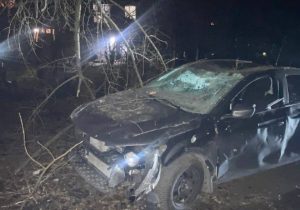 Велика вирва та пошкоджені будинки: з’явилися фото та подробиці “прильотів” у Запоріжжі (ФОТО)