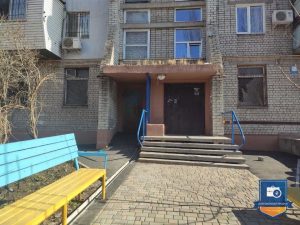В Запорожье с необычного аукциона продают трехкомнатную квартиру: можно приобрести за 640 тысяч гривен (ФОТО)