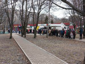 В Запорожье в городском парке раздают бесплатную пиццу (ФОТО)