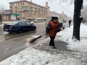 Снігопад у Запоріжжі: мерія звітує про ліквідацію наслідків (ФОТО)