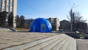 У Запоріжжі з’явився пункт, де можна під пароль залишити телефон заряджатися (ФОТО)