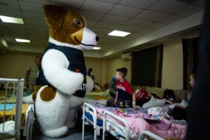 Пес Патрон Запорізький і фахівці ДСНС провели корисну зустріч з дітьми у лікарні міста (ФОТОРЕПОРТАЖ)
