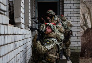 Лазерні бої: як на Запоріжжі військові тренуються штурмувати будівлі (ФОТОРЕПОРТАЖ + ВІДЕО)