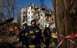Ракетний удар по житловій багатоповерхівці у Запоріжжі: фоторепортаж з місця теракту