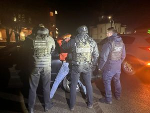 Двоє чоловіків із Запоріжжя заплатили 9000 євро, аби пішки перетнути кордон (ФОТО)
