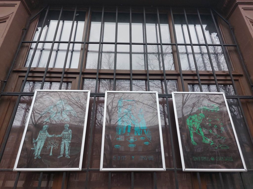 У Запоріжжі просто неба відкрилася виставка військових плакатів (ФОТО)