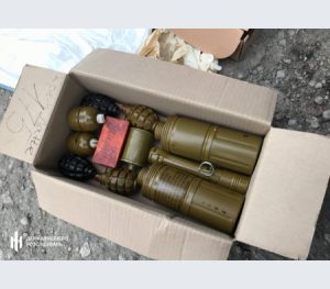 ДБР викрило запорізького правоохоронця, який облаштував схрон зі зброєю у своєму гаражі (ФОТО)