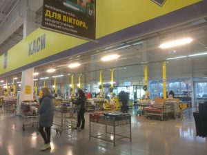 В Запорожье популярный супермаркет изменил график работы (ФОТО)