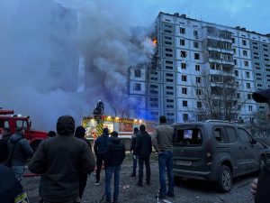 Опубліковано наслідки ракетного обстрілу РФ будинків в Умані та Дніпрі (ФОТО, ВІДЕО)