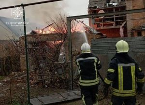 В Оріхові за добу виникло 5 пожеж через авіаційні атаки окупантів: фото наслідків