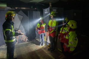 Гасіння полум’я та задимлена смуга перешкод: у Запоріжжі провели квест для юних рятувальників (ФОТОРЕПОРТАЖ)