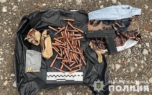 У Запоріжжі “на гарячому” затримали збувача зброї і боєприпасів (ФОТО)