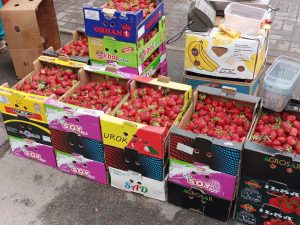 У Запоріжжі вдвічі здешевшала полуниця: скільки коштує кілограм (ФОТО)
