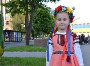 Жителі Запоріжжя вийшли на вулиці у вишиванках на честь свята (ФОТОРЕПОРТАЖ)