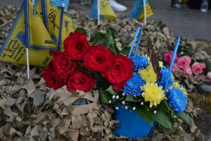 Прапорець пам’яті: у Запоріжжі створили місце для вшанування полеглих героїв (ФОТОРЕПОРТАЖ)