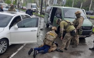 Чоловіки зі зброєю нападали на АЗС і поштові відділення у Запоріжжі (ФОТО)
