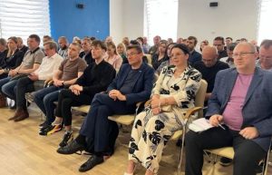 У Мелітополі партія путіна “засвітила” обличчя десятків зрадників України: імена (ФОТО)