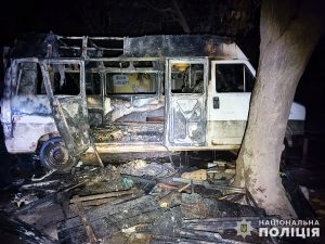 У Запоріжжі чоловіки спалили авто конкурента по бізнесу (ФОТО)