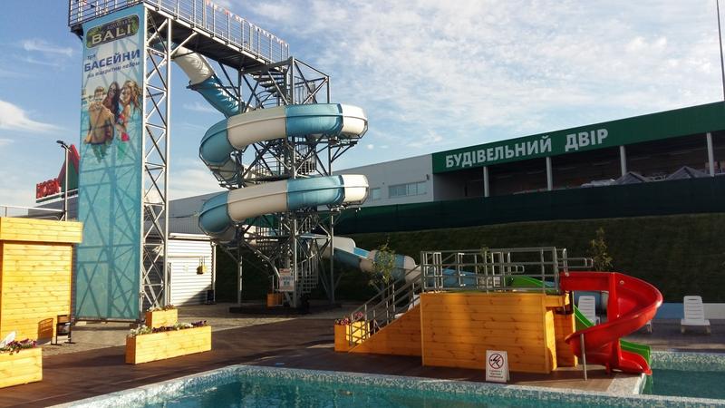 В Запорожье заработал еще один бассейн под открытым небом: цены