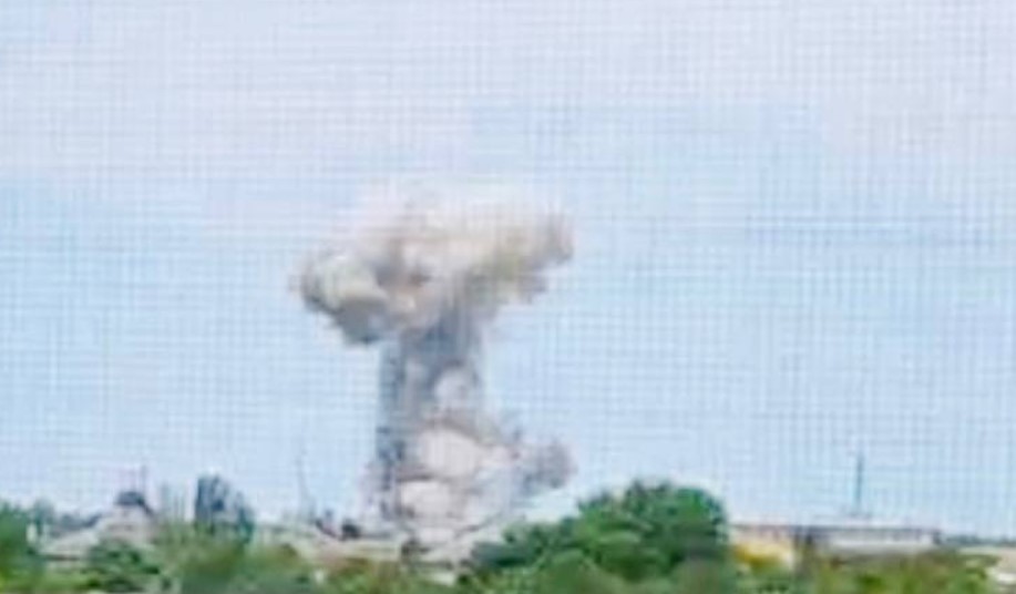 У Бердянську сталися вибухи в районі порту: що відомо на цю мить (ФОТО, ВІДЕО)