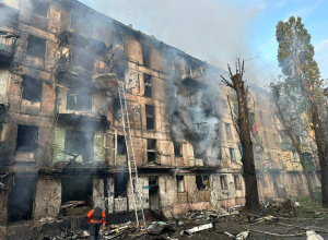 Показано наслідки ракетного удару РФ по п’ятиповерхівці Кривого Рогу (ФОТО, ВІДЕО)